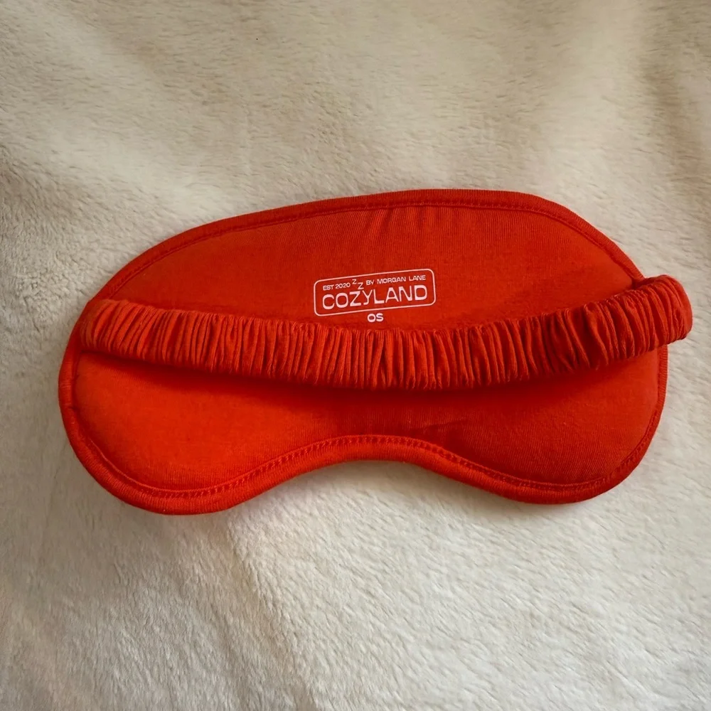 Cozyland Zzz Mask in Scarlet